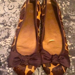GAP brand calf hair animal print bow flats